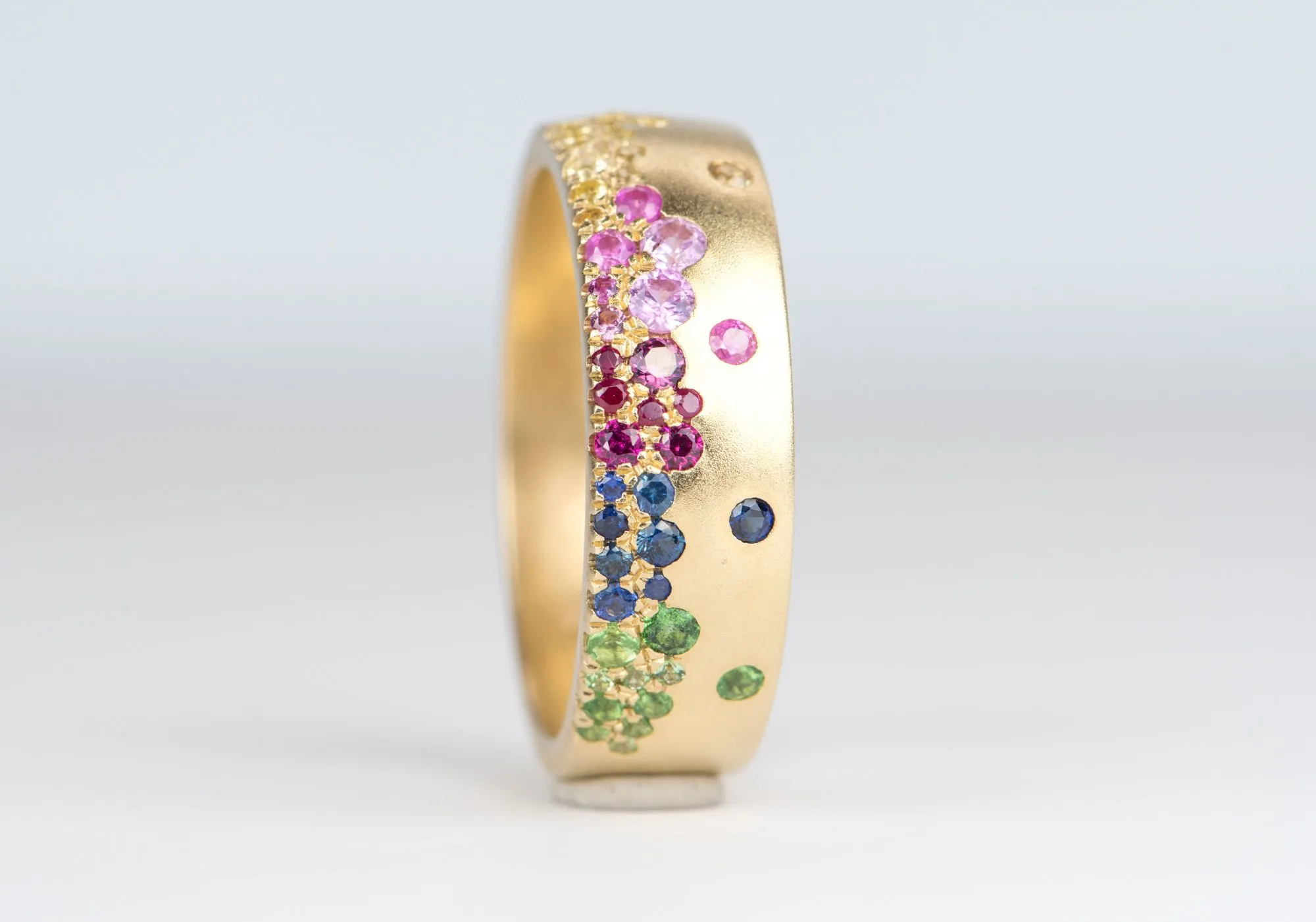 6mm Wide 14K Gold Wedding Band with Sprinkle Rainbow Sapphire R6139