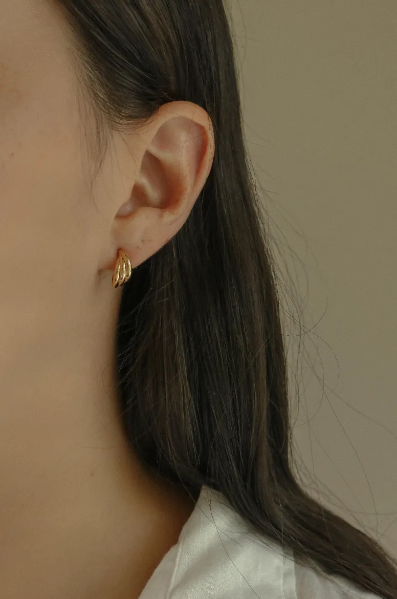 Josephine Ribbed Crescent Hoop Earrings