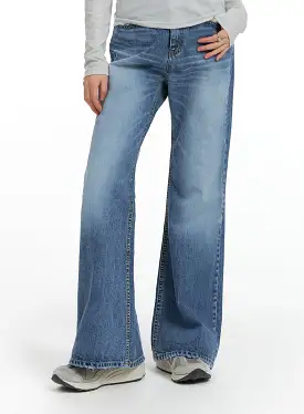 Light Wash Bootcut Jeans CF422