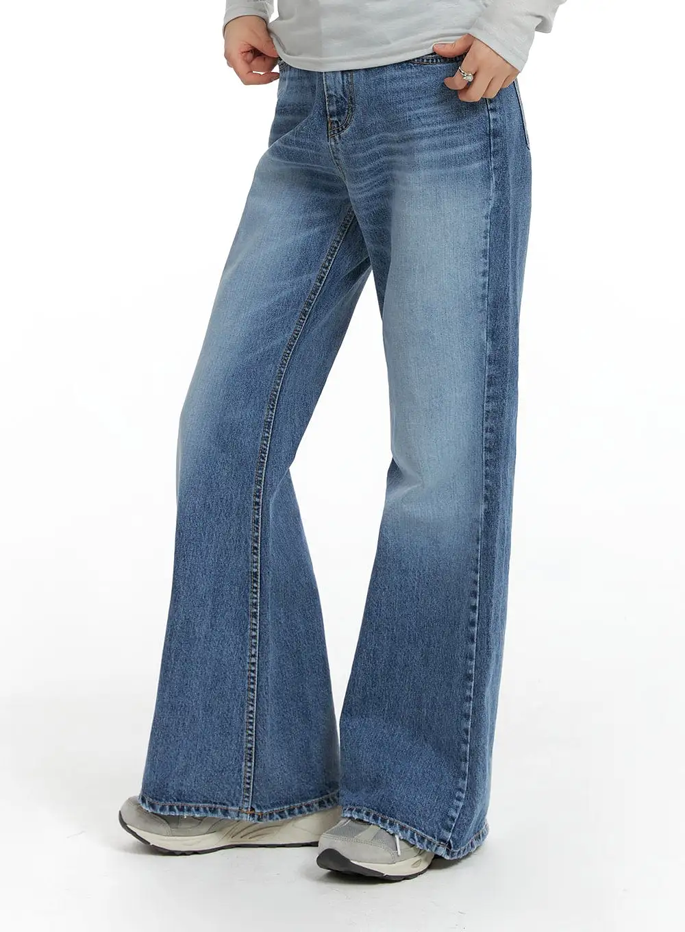 Light Wash Bootcut Jeans CF422