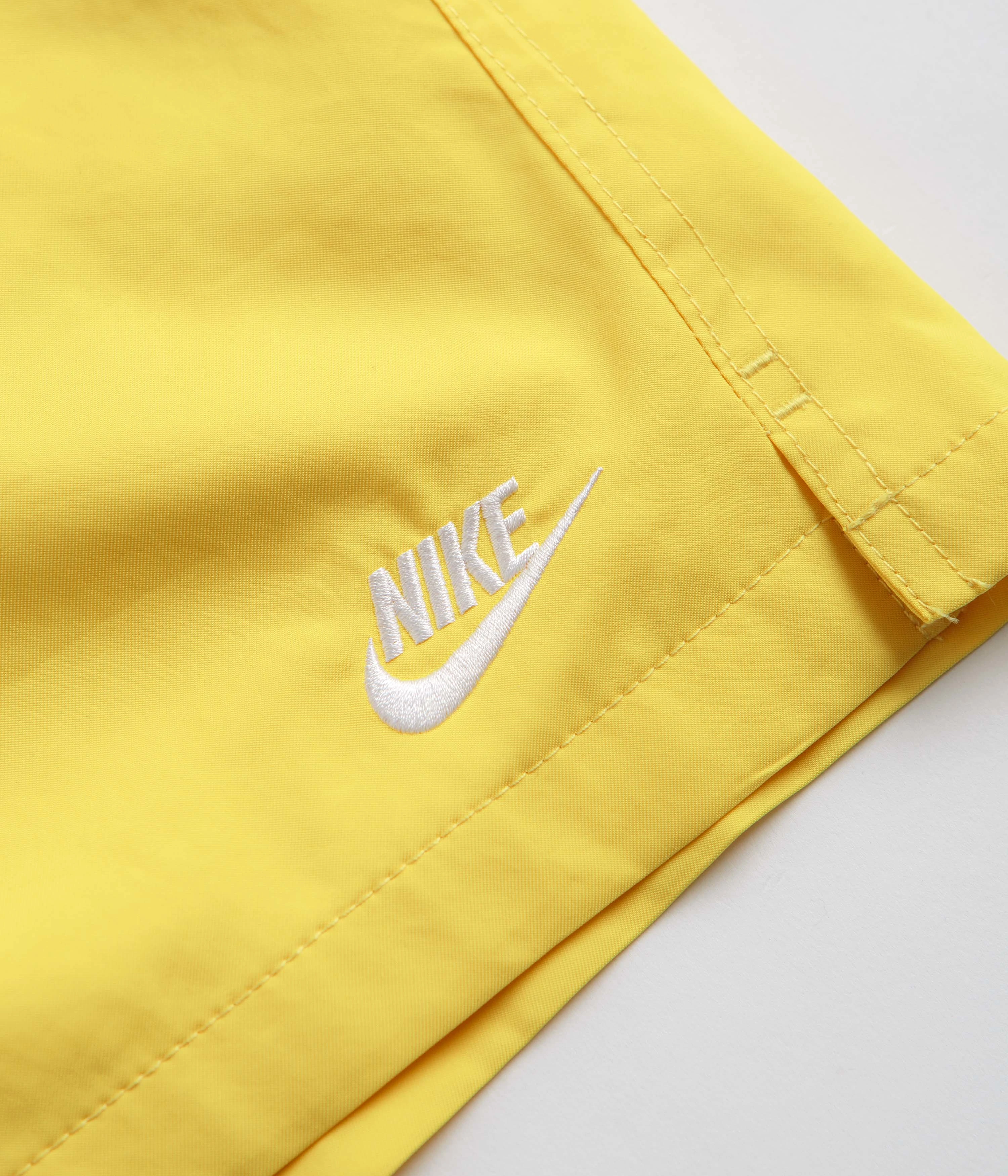 Nike Club Woven Flow Shorts - Lightening / White